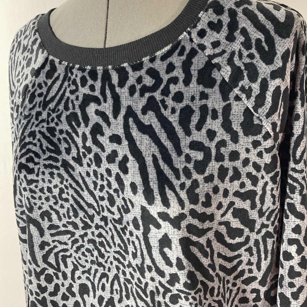 Secret Treasures Top Women Size S Animal Print Cozy Velour Soft Stretch - Picture 4 of 9